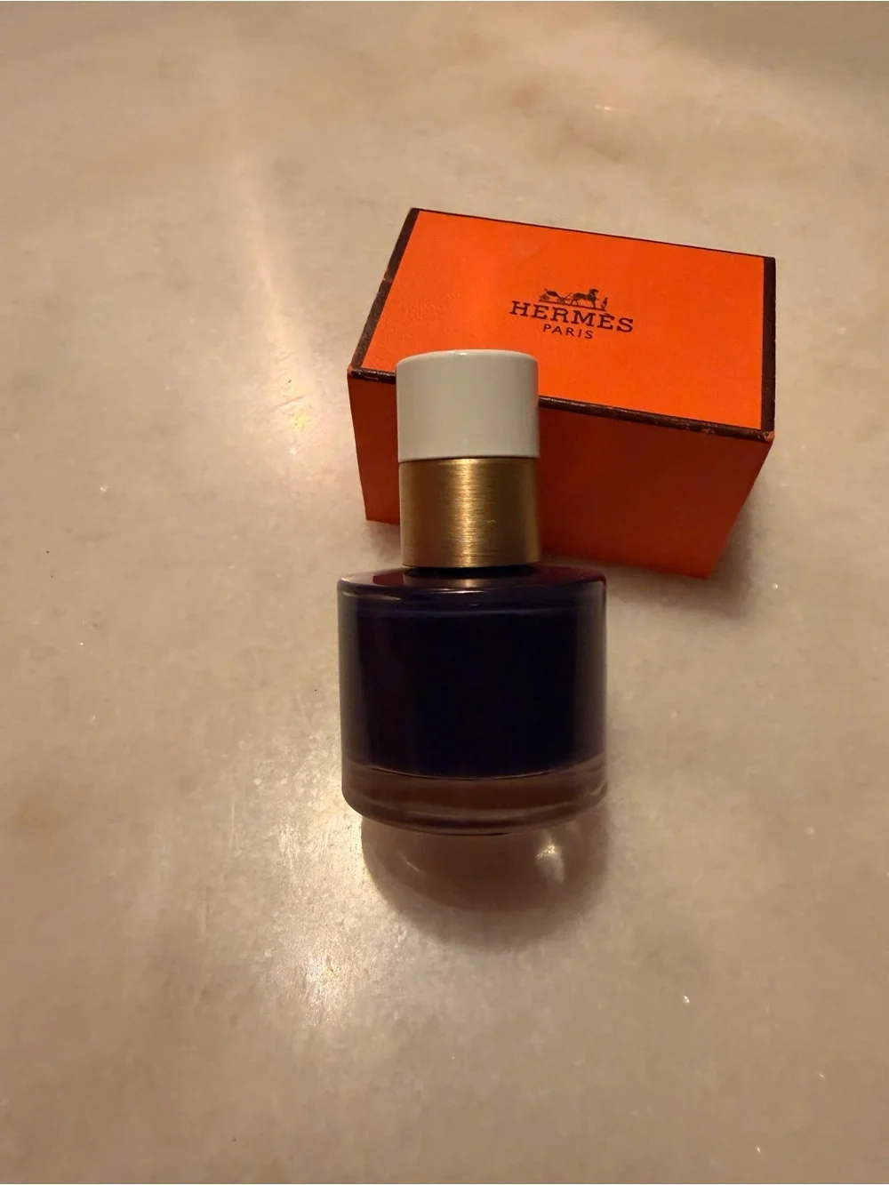 Hermès 96 Bleu Encre Les Mains Hermès Nail Polish 15ml - Picture 3 of 6